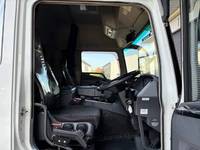 三菱ふそうスーパーグレートコンテナ専用車大型（10t）[写真14]