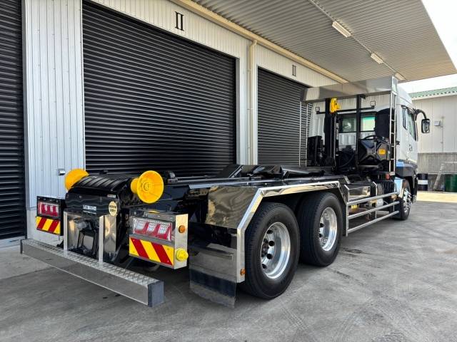 三菱ふそうスーパーグレートコンテナ専用車大型（10t）[写真02]