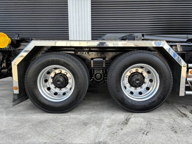 三菱ふそうスーパーグレートコンテナ専用車大型（10t）[写真30]