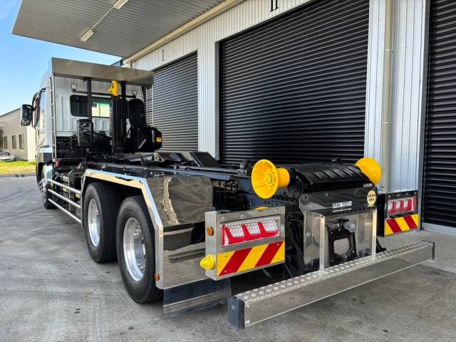 三菱ふそうスーパーグレートコンテナ専用車大型（10t）[写真04]