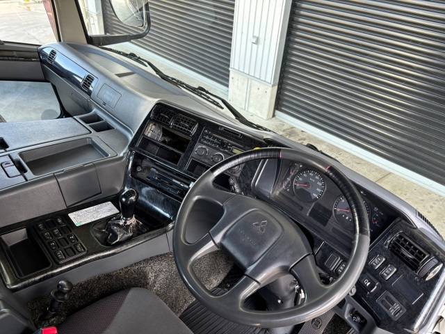 三菱ふそうスーパーグレートコンテナ専用車大型（10t）[写真08]