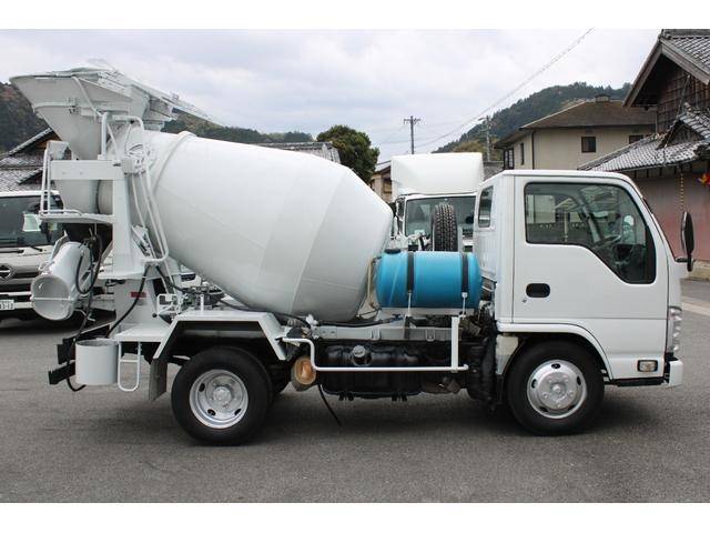 いすゞエルフミキサー車（コンクリートミキサー）小型（2t・3t）[写真07]