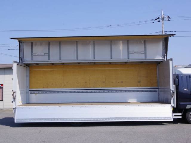 三菱ふそうファイターアルミウイング中型（4t）[写真10]