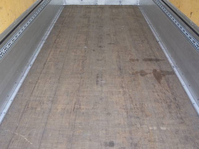 三菱ふそうファイターアルミウイング中型（4t）[写真12]