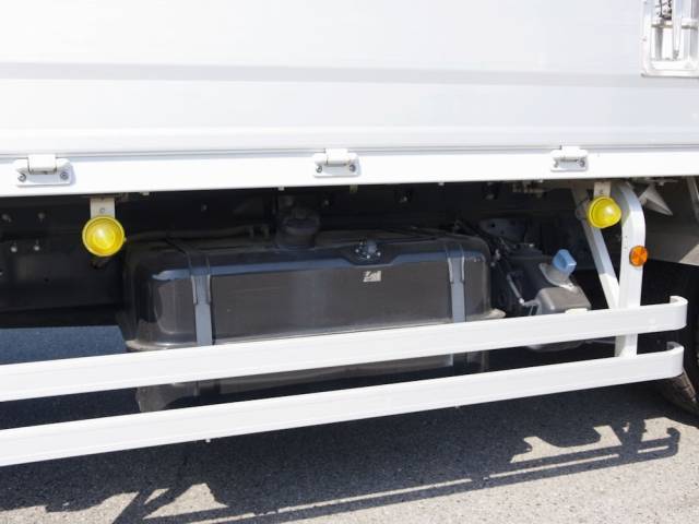 三菱ふそうファイターアルミウイング中型（4t）[写真16]