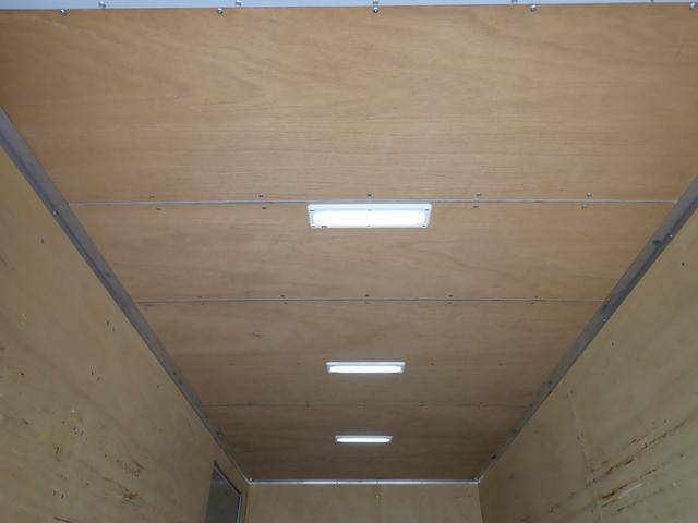 トヨタトヨエースアルミバン小型（2t・3t）[写真13]