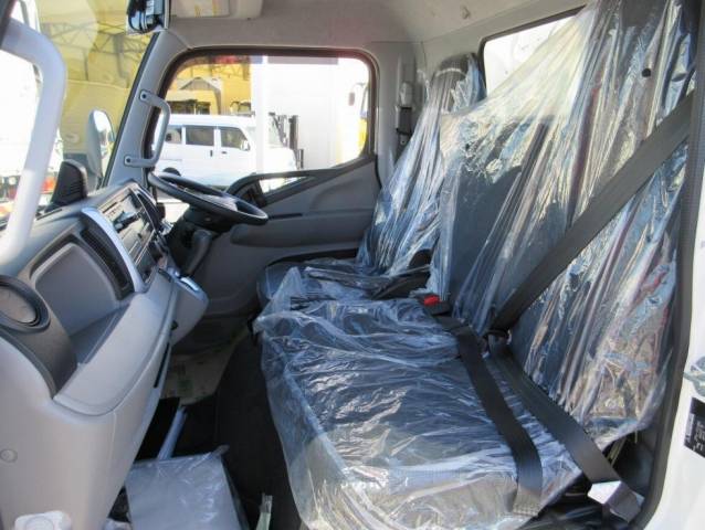 三菱ふそうキャンターアルミバン小型（2t・3t）[写真16]