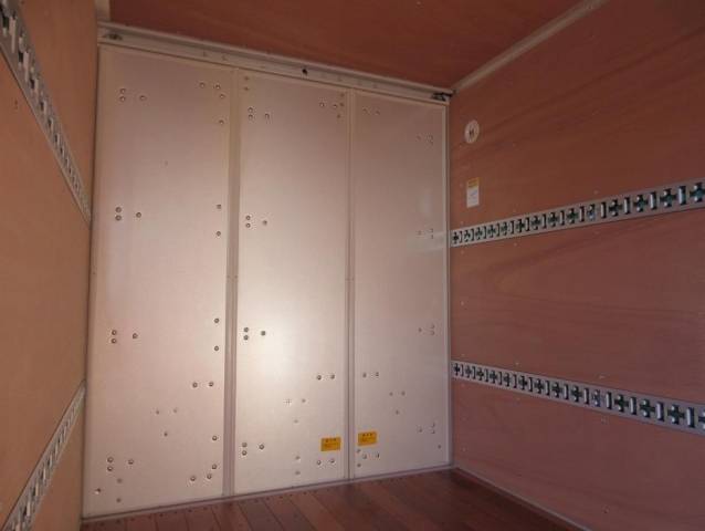 三菱ふそうキャンターアルミバン小型（2t・3t）[写真21]