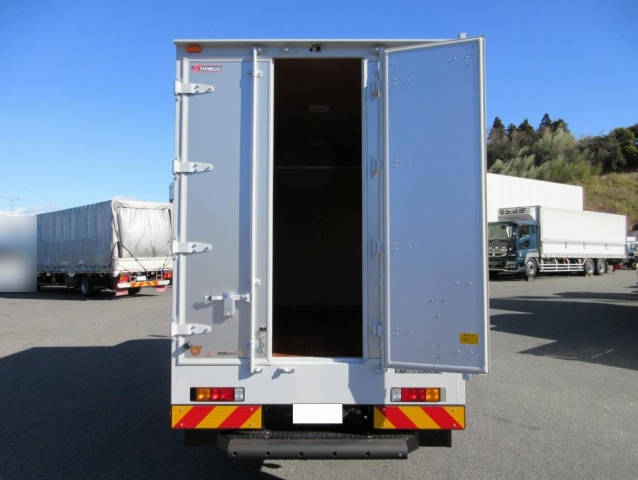 三菱ふそうキャンターアルミバン小型（2t・3t）[写真22]