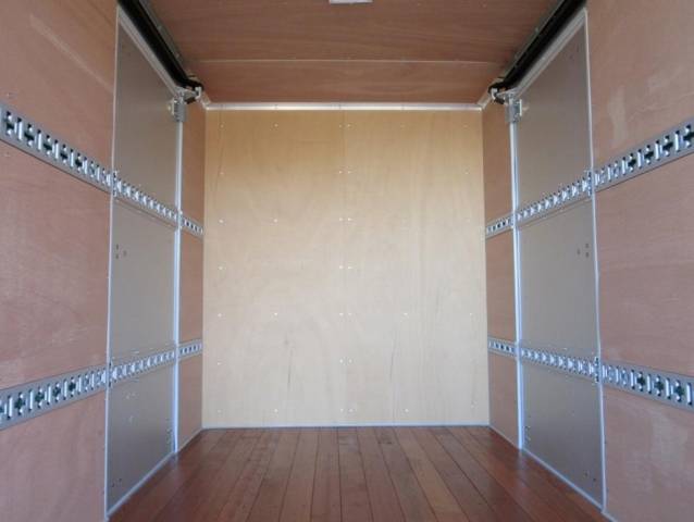 三菱ふそうキャンターアルミバン小型（2t・3t）[写真26]