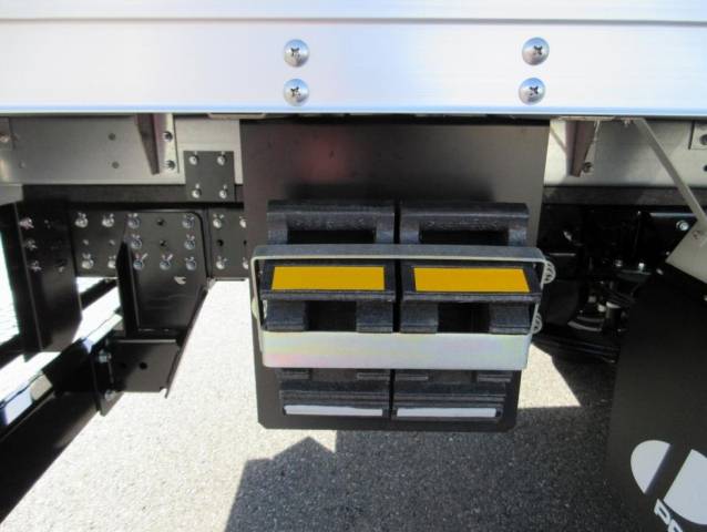 三菱ふそうキャンターアルミバン小型（2t・3t）[写真32]