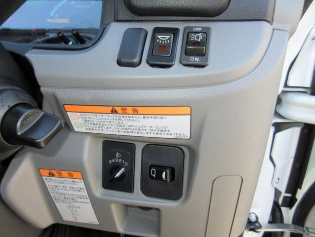 三菱ふそうキャンターアルミバン小型（2t・3t）[写真09]