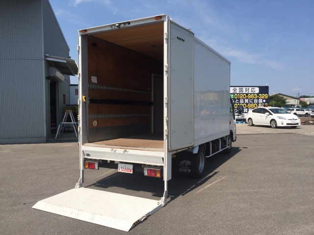 いすゞエルフパネルバン小型（2t・3t）[写真02]
