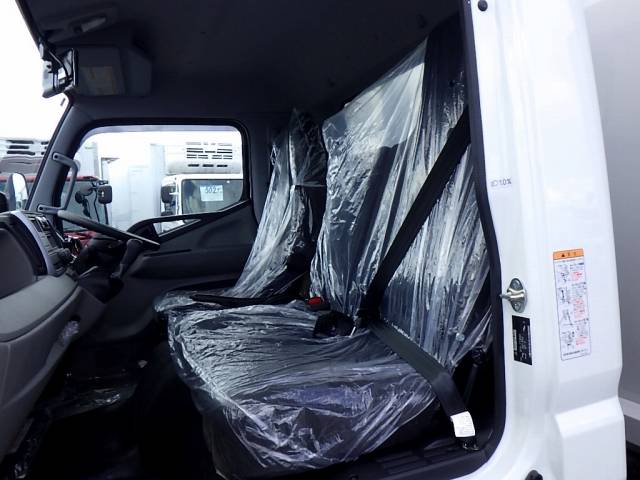 三菱ふそうキャンターアルミウイング小型（2t・3t）[写真16]