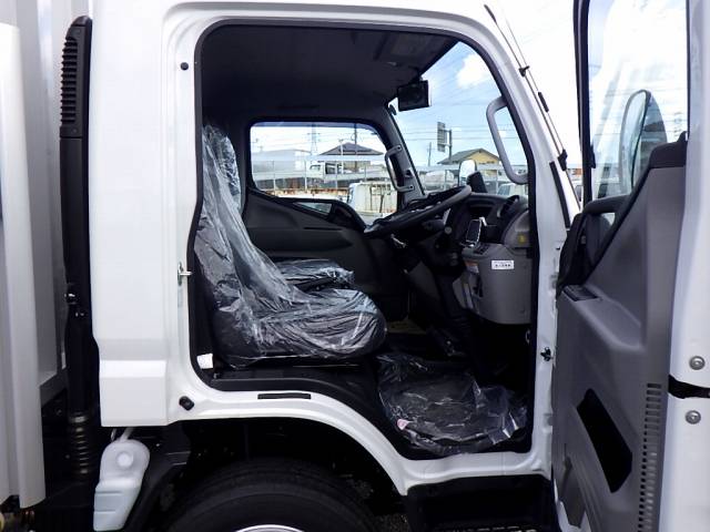 三菱ふそうキャンターアルミウイング小型（2t・3t）[写真18]