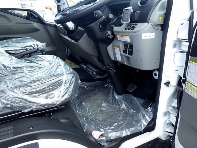 三菱ふそうキャンターアルミウイング小型（2t・3t）[写真19]