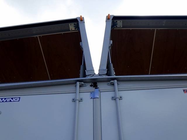 三菱ふそうキャンターアルミウイング小型（2t・3t）[写真07]