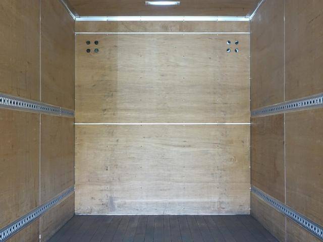 いすゞフォワードアルミバン中型（4t）[写真10]