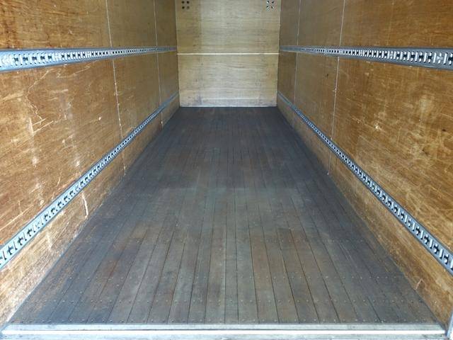 いすゞフォワードアルミバン中型（4t）[写真11]