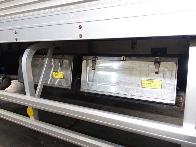 いすゞフォワードアルミバン中型（4t）[写真13]