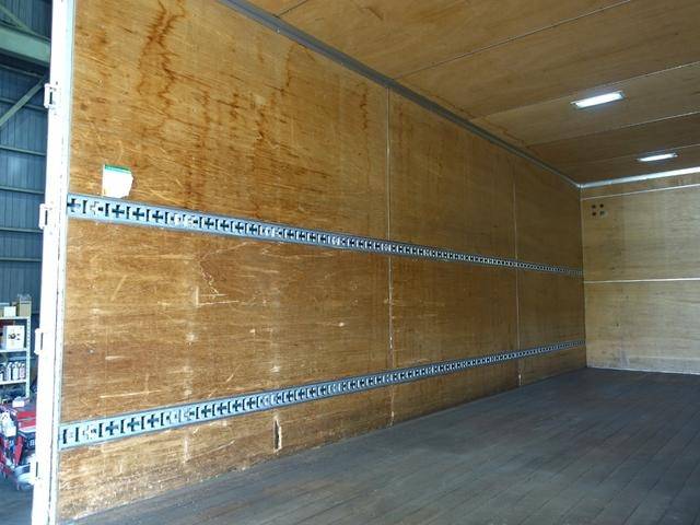 いすゞフォワードアルミバン中型（4t）[写真08]