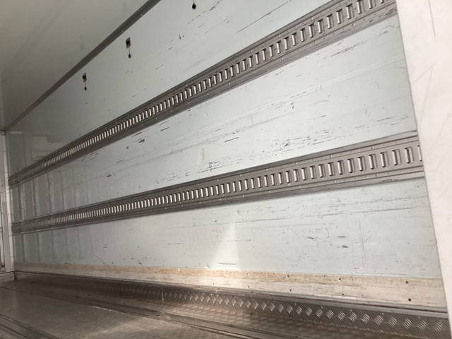 いすゞフォワード冷凍車（冷蔵車）中型（4t）[写真09]