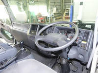 いすゞフォワードアルミウイング中型（4t）[写真32]