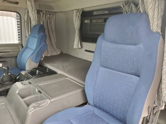 いすゞギガアルミブロック大型（10t）[写真13]