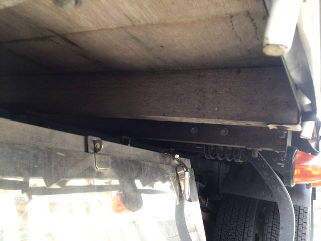 三菱ふそうキャンター平ボディ小型（2t・3t）[写真10]