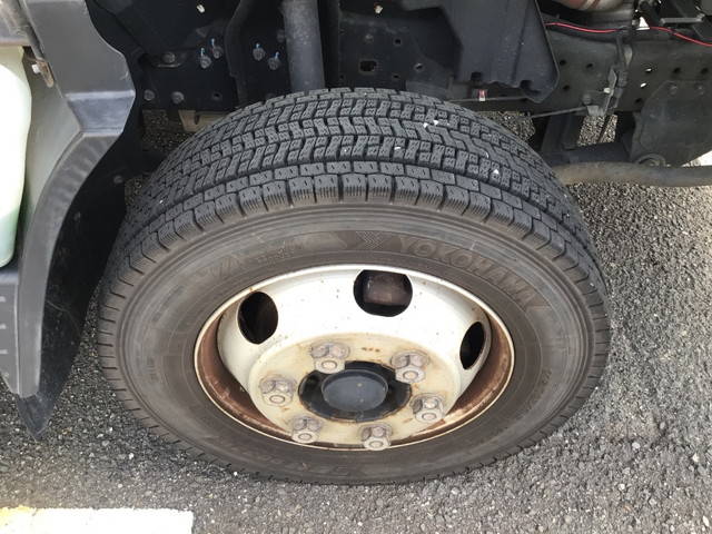 三菱ふそうキャンター平ボディ小型（2t・3t）[写真08]