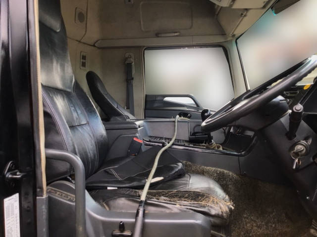 三菱ふそうスーパーグレートコンテナ専用車大型（10t）[写真28]