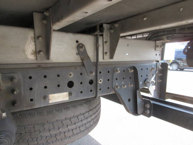 三菱ふそうキャンターアルミバン小型（2t・3t）[写真12]