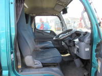 三菱ふそうキャンターアルミバン小型（2t・3t）[写真13]