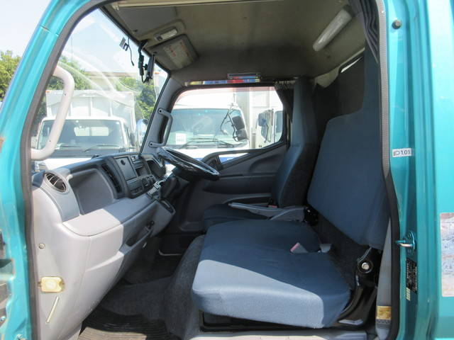 三菱ふそうキャンターアルミバン小型（2t・3t）[写真18]