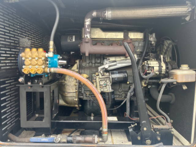 三菱ふそうキャンター高圧洗浄車小型（2t・3t）[写真12]