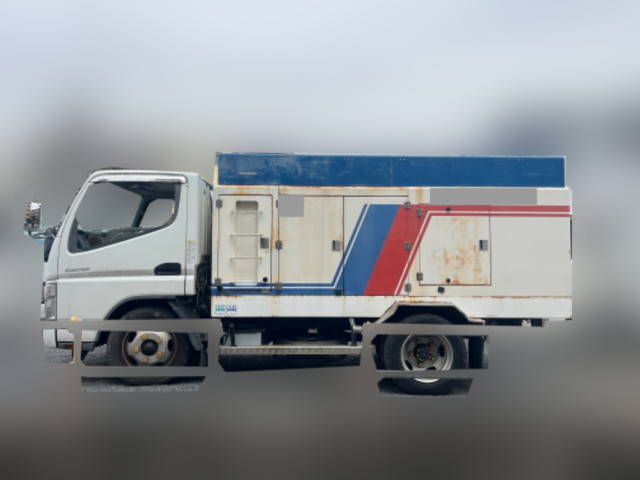 三菱ふそうキャンター高圧洗浄車小型（2t・3t）[写真04]