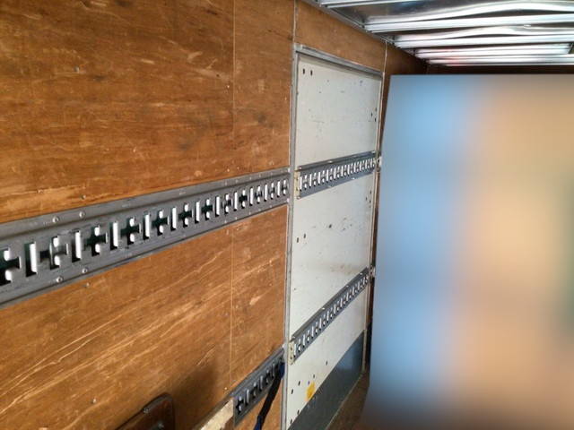 三菱ふそうキャンターパネルバン小型（2t・3t）[写真10]