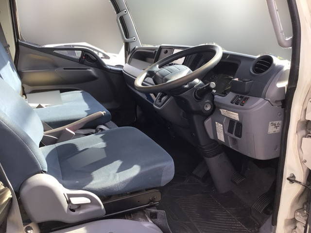 三菱ふそうキャンターパネルバン小型（2t・3t）[写真30]