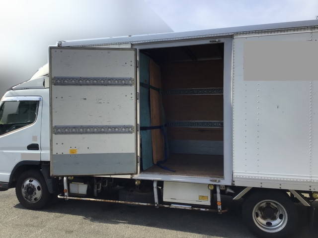 三菱ふそうキャンターパネルバン小型（2t・3t）[写真04]