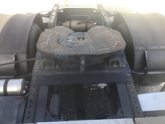 UDトラックスクオントレーラーヘッド（トラクターヘッド）大型（10t）[写真12]