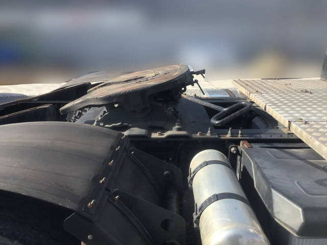 UDトラックスクオントレーラーヘッド（トラクターヘッド）大型（10t）[写真13]