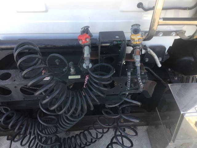 UDトラックスクオントレーラーヘッド（トラクターヘッド）大型（10t）[写真15]