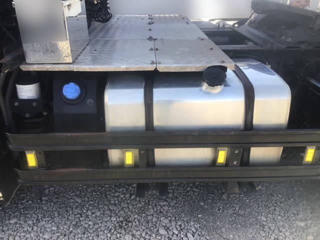 UDトラックスクオントレーラーヘッド（トラクターヘッド）大型（10t）[写真19]