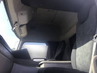 UDトラックスクオントレーラーヘッド（トラクターヘッド）大型（10t）[写真23]