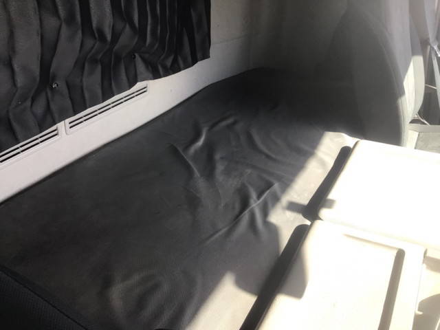 UDトラックスクオントレーラーヘッド（トラクターヘッド）大型（10t）[写真24]