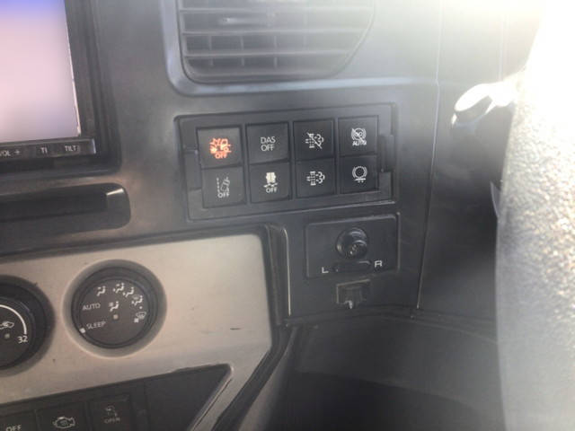 UDトラックスクオントレーラーヘッド（トラクターヘッド）大型（10t）[写真31]