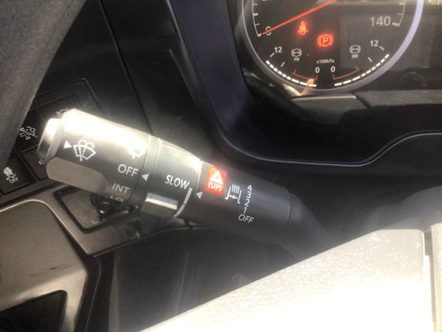 UDトラックスクオントレーラーヘッド（トラクターヘッド）大型（10t）[写真32]