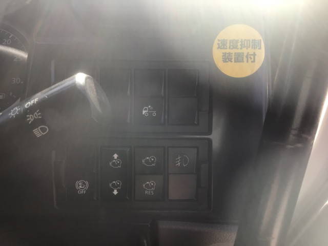 UDトラックスクオントレーラーヘッド（トラクターヘッド）大型（10t）[写真33]