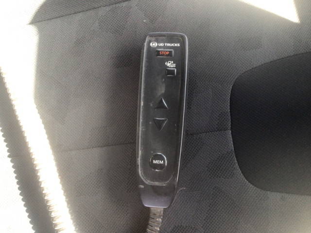 UDトラックスクオントレーラーヘッド（トラクターヘッド）大型（10t）[写真34]