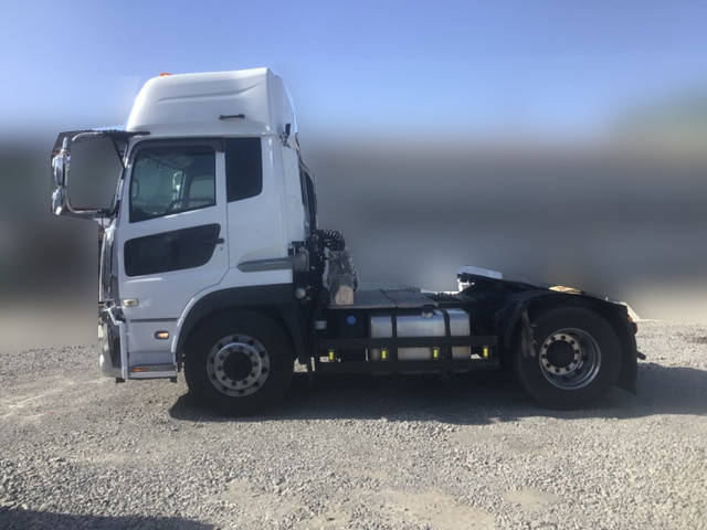 UDトラックスクオントレーラーヘッド（トラクターヘッド）大型（10t）[写真05]